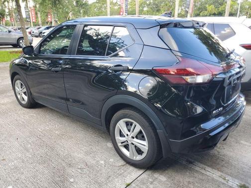 Super Black 2024 Nissan Kicks S