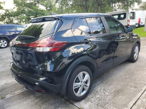 Super Black 2024 Nissan Kicks S