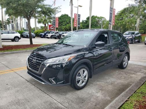 Super Black 2024 Nissan Kicks S