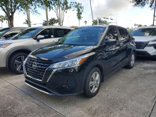 Super Black 2024 Nissan Kicks S