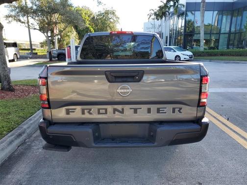 2022 Nissan Frontier S