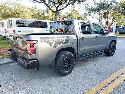 2022 Nissan Frontier S