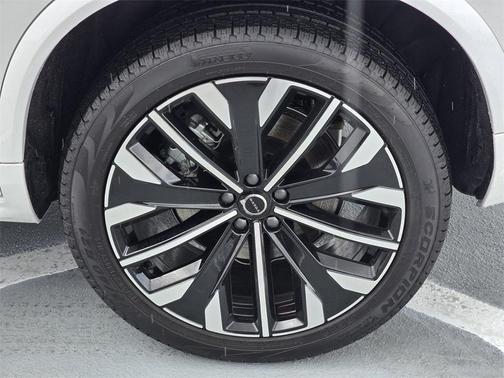 2025 Volvo XC90 B6 Ultra