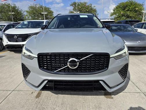 2025 Volvo XC60 B5 Plus