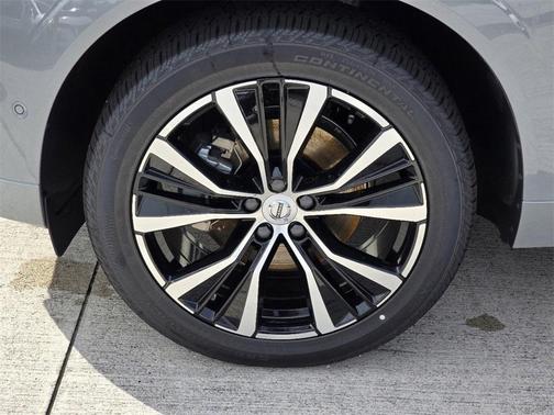 2025 Volvo XC60 B5 Plus
