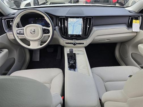 2025 Volvo XC60 B5 Plus