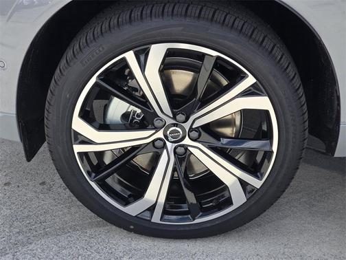 2025 Volvo XC60 Plug-In Hybrid T8 Ultra