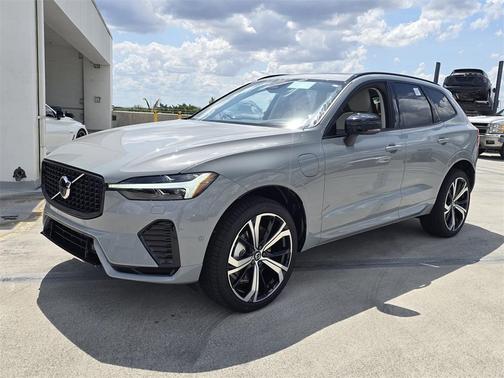 2025 Volvo XC60 Plug-In Hybrid T8 Ultra