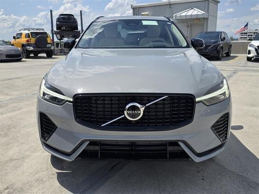 2025 Volvo XC60 Plug-In Hybrid T8 Ultra