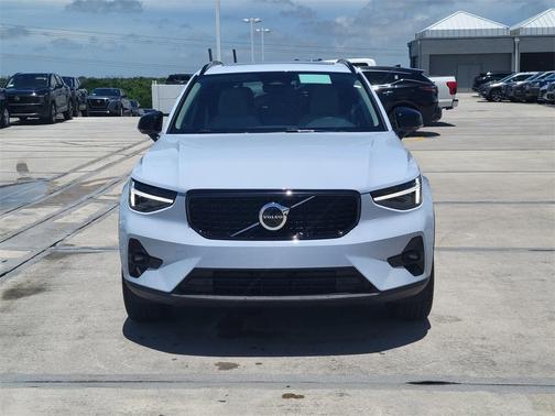 2026 Volvo XC40