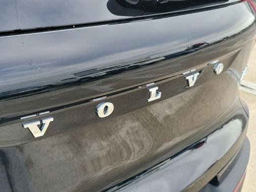 Onyx Black 2026 Volvo XC40 B5 Ultra