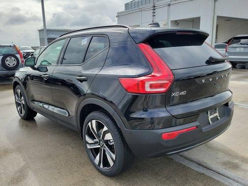 2026 Volvo XC40 B5 Ultra