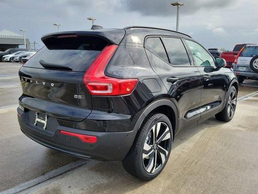 2026 Volvo XC40 B5 Ultra