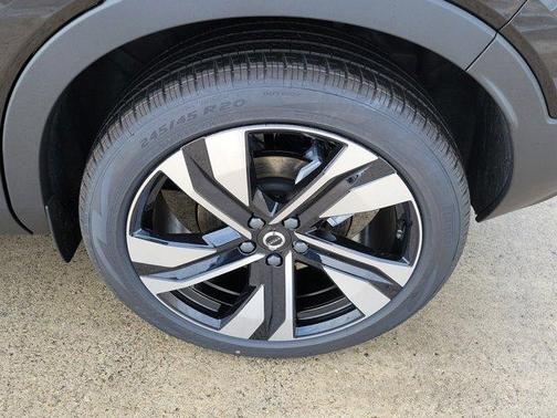 2026 Volvo XC40 B5 Ultra