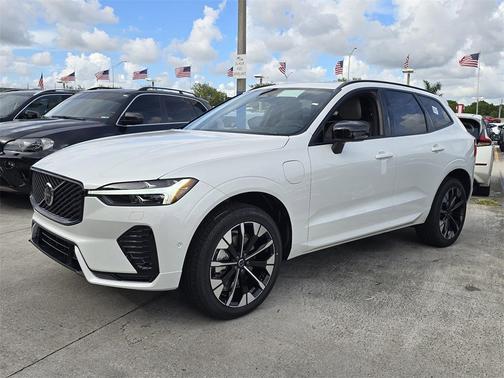 2026 Volvo XC60 T8 PLUS