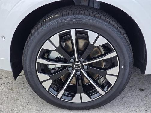 2026 Volvo XC60 T8 PLUS
