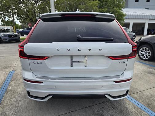 2026 Volvo XC60 T8 PLUS