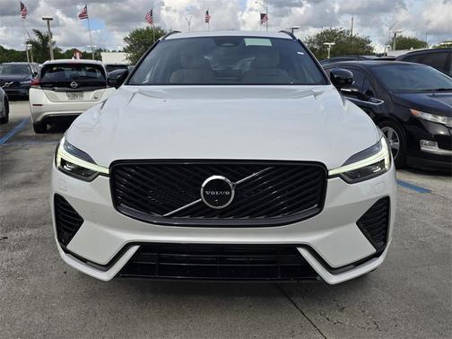 2026 Volvo XC60 T8 PLUS