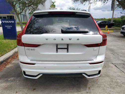 2024 Volvo XC60 Recharge Plug-In Hybrid T8 Plus Dark Theme