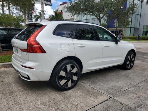 2024 Volvo XC60 Recharge Plug-In Hybrid T8 Plus Dark Theme
