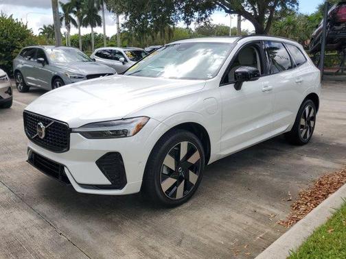 2024 Volvo XC60 Recharge Plug-In Hybrid T8 Plus Dark Theme