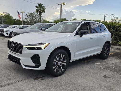2025 Volvo XC60 B5 Core