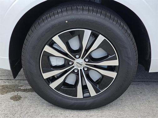 2025 Volvo XC60 B5 Core