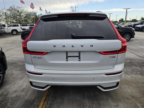 2025 Volvo XC60 B5 Core