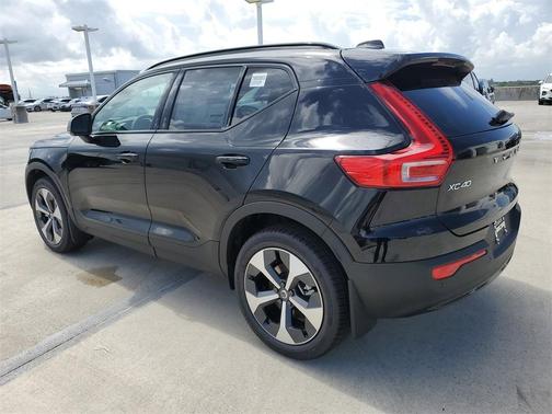 2026 Volvo XC40 B4 Plus
