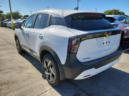 Fresh Powder 2026 Nissan Kicks SV