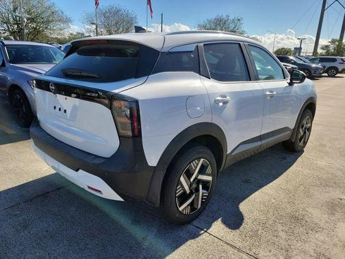Fresh Powder 2026 Nissan Kicks SV
