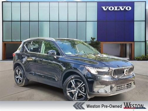 Onyx Black Metallic 2025 Volvo XC40 B5 Core Bright Theme