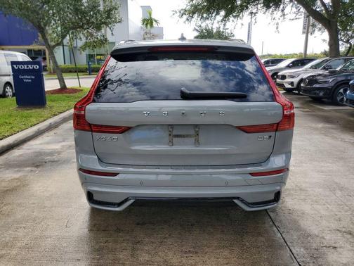 Metallic 2024 Volvo XC60 B5 Core