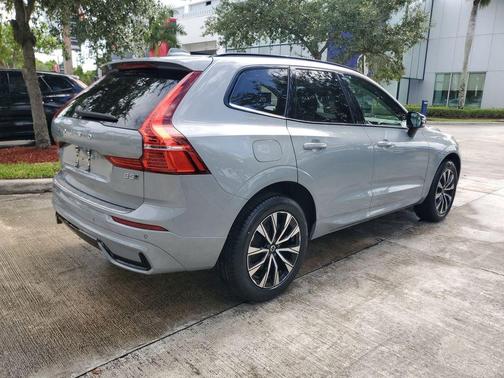 Metallic 2024 Volvo XC60 B5 Core