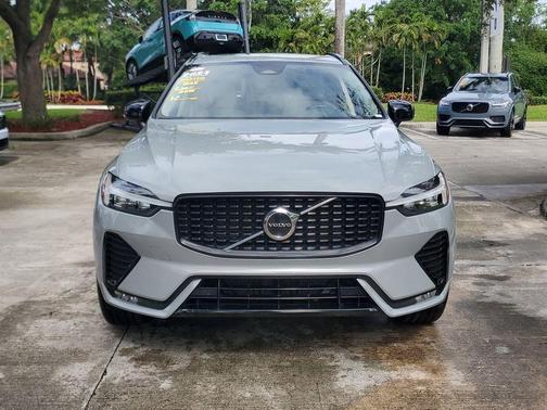 Metallic 2024 Volvo XC60 B5 Core