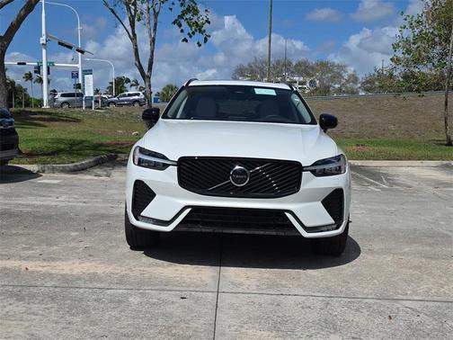2026 Volvo XC60 B5 Ultra