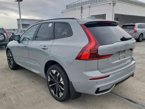2026 Volvo XC60 B5 Plus