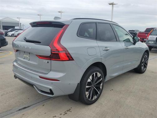 2026 Volvo XC60 B5 Plus