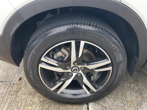 2023 Volvo XC40 B4 Core
