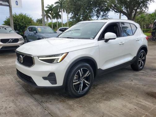 2023 Volvo XC40 B4 Core