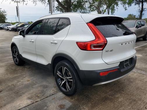 2023 Volvo XC40 B4 Core