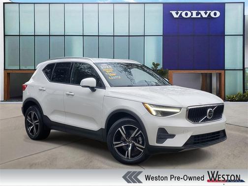 2023 Volvo XC40 B4 Core