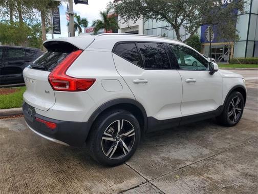 2023 Volvo XC40 B4 Core
