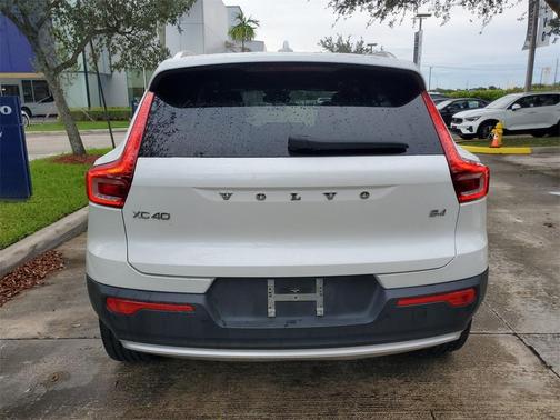 2023 Volvo XC40 B4 Core