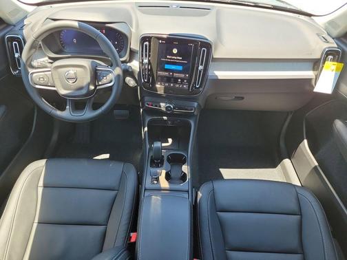 Forest Green 2026 Volvo XC40 B5 Core