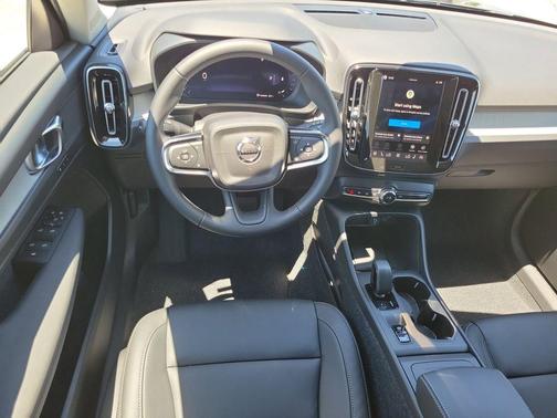 Forest Green 2026 Volvo XC40 B5 Core