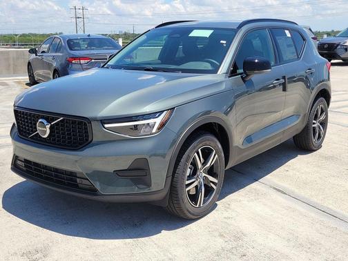 Forest Green 2026 Volvo XC40 B5 Core