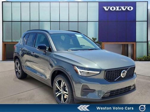 Forest Green 2026 Volvo XC40 B5 Core