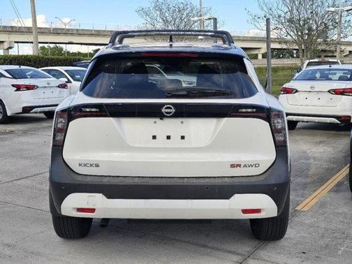 2025 Nissan Kicks SR
