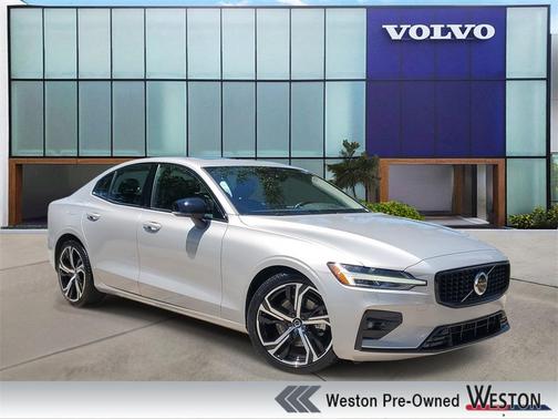 2024 Volvo S60 B5 Core Dark Theme